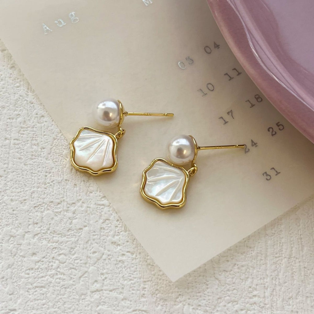 A Pair of French Imitation Shell Pearl Earrings | Light Luxury and High-End, Fashionable and Versatile for Daily and Banquet Wear, Copper Posts, No Box