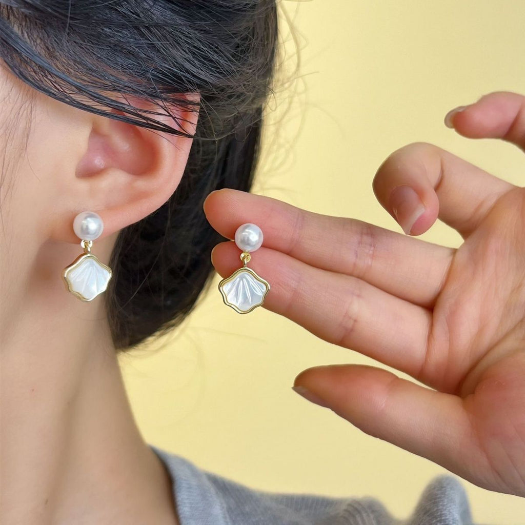 A Pair of French Imitation Shell Pearl Earrings | Light Luxury and High-End, Fashionable and Versatile for Daily and Banquet Wear, Copper Posts, No Box